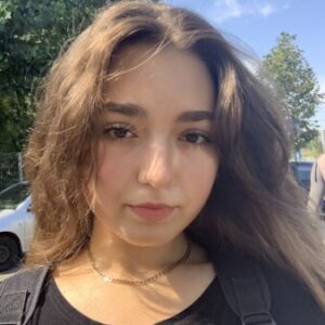 Fotografie de profil a lui Diana Alexandrescu